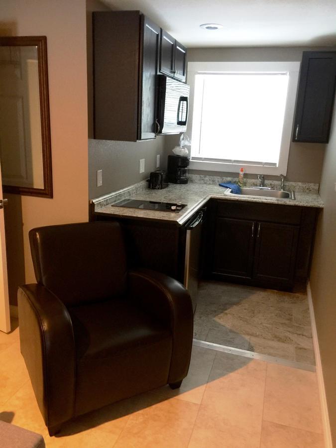 Brimley Motel Suites Exteriér fotografie
