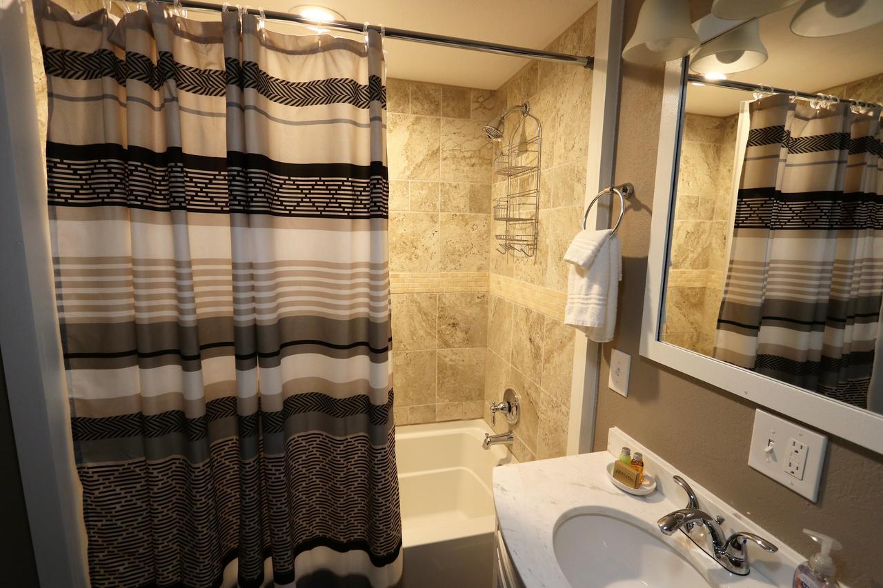 Brimley Motel Suites Exteriér fotografie