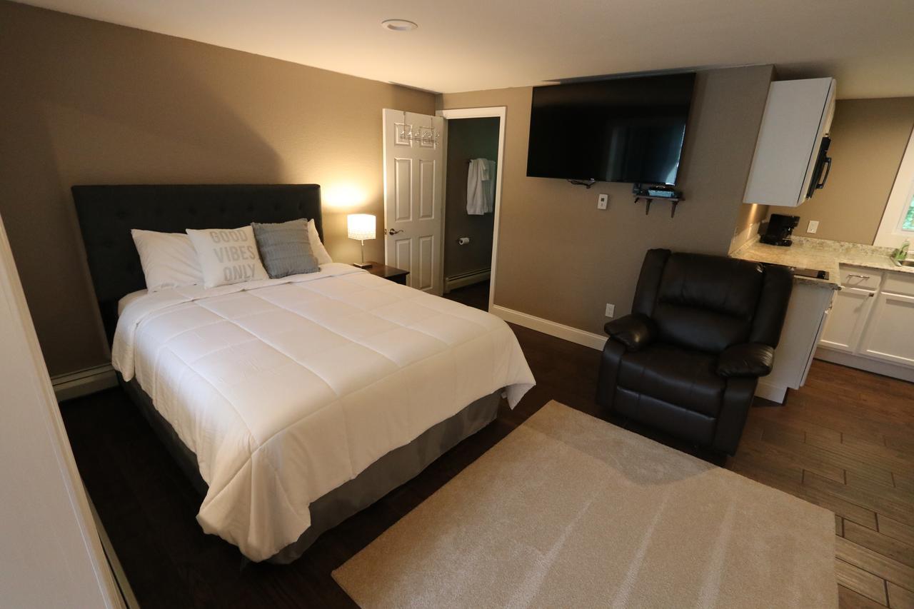 Brimley Motel Suites Exteriér fotografie